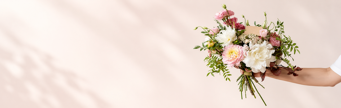 How to Send Flowers and Cakes Online for a Birthday Surprise?