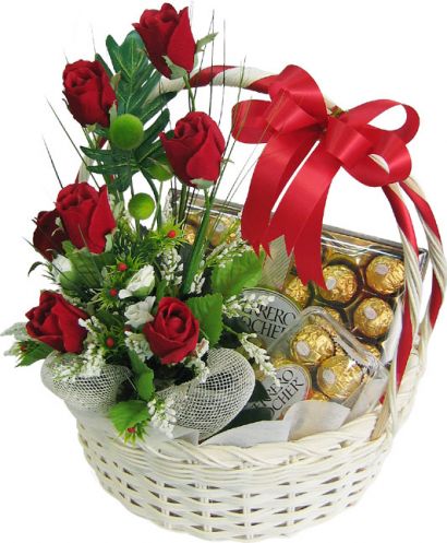 Rochers With Roses