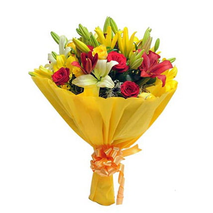 Lilies and roses bouquet in yellow wrapping premium flower gift