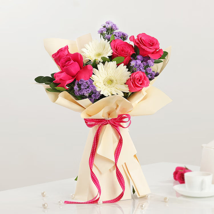 Elegant Mixed Flower Bouquet with Pink Roses and White Gerberas
