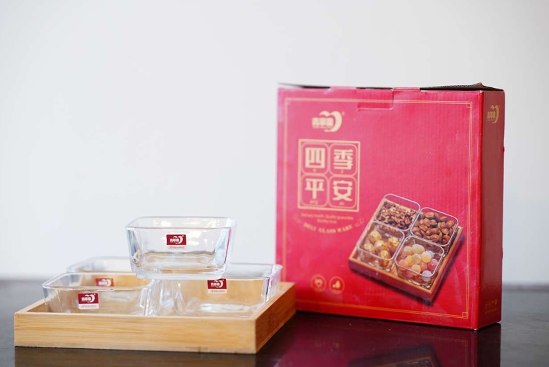 Bowl Sq + Lid 4 P In Wood Tray