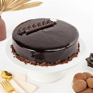 Glossy chocolate truffle cake with ganache and choco flakes for birthday delivery